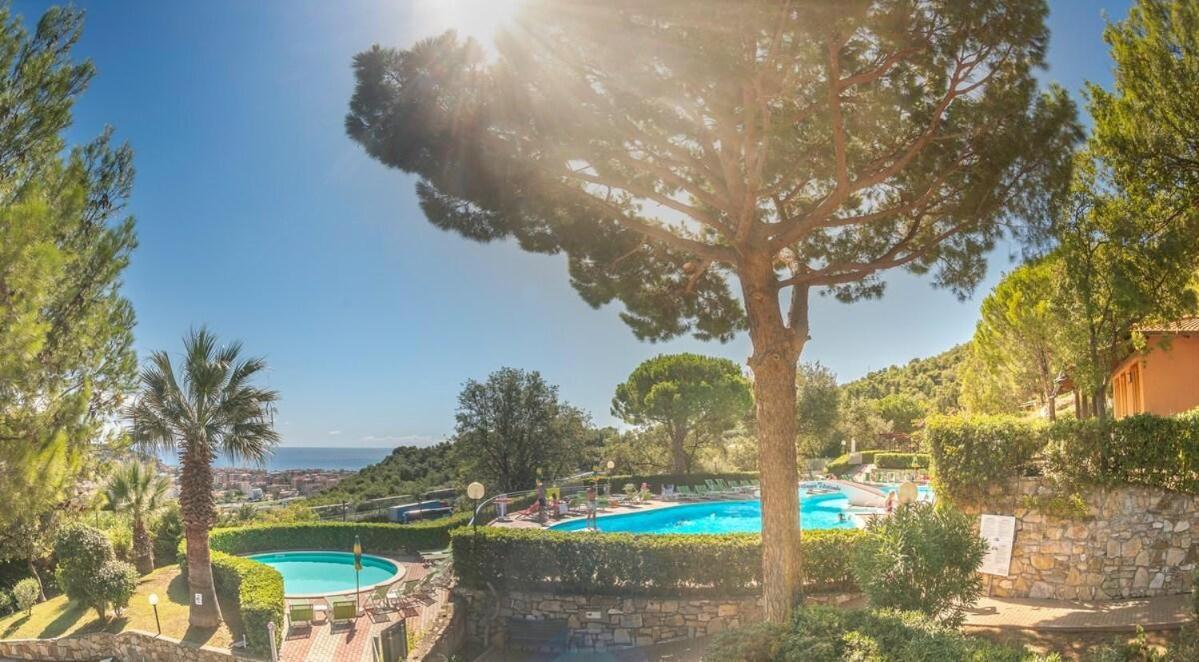 Villino Garden & Pool Hotel Marina dʼMarina dʼAndora Exterior foto